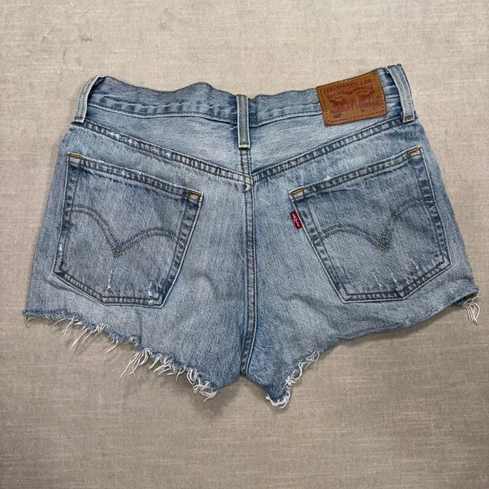 Levi Strauss 501 Denim Cut‎ Off Jean Shorts Button Fly Distressed Womens W27 - Picture 2 of 10